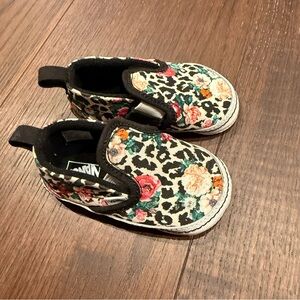 The cutest crib shoes